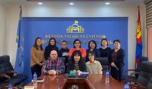 Зочин профессор Нийл Дачак Оюутан, төгсөгчийн хэлтсийн мэргэжилтнүүдтэй туршлага солилцлоо